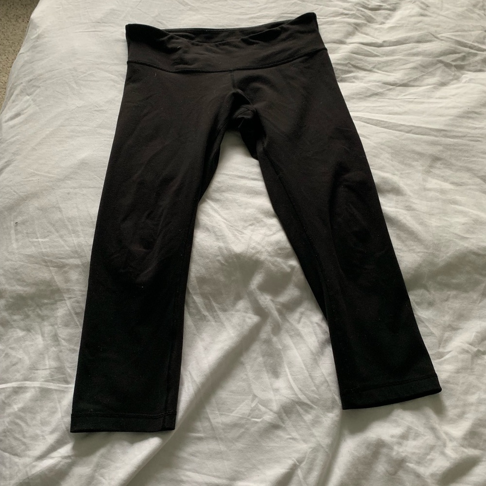 Lululemon crop black yoga pants